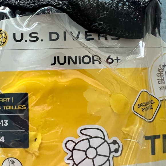 NWT US DIVERS TIKI JR MASK SNORKEL AND FINS SET IN CARRY BAG - Picture 7 of 8